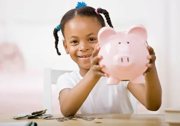 Educação financeira: 6 formas de ensinar as crianças a poupar dinheiro