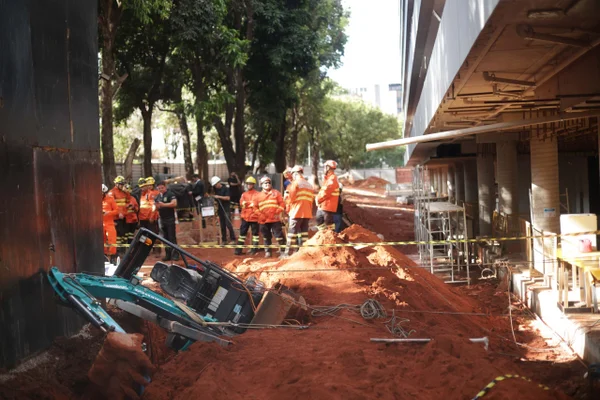 Moradores reclamaram da obra de prédio onde trabalhador morreu - destaque galeria Moradores reclamaram da obra de prédio onde trabalhador morreu - destaque galeria