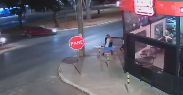 Discussão na rua - Metrópoles