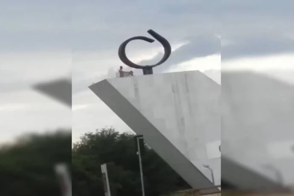 Secretaria toma providência após ato obsceno no Panteão da Pátria