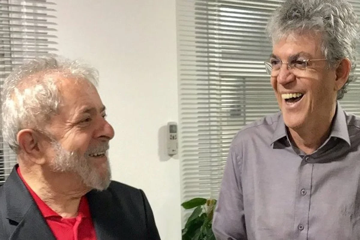 Ricardo Coutinho, que seria líder do esquema investigado na Operação Calvário na Paraíba, com Lula Ricardo Coutinho, que seria líder do esquema investigado na Operação Calvário na Paraíba, com Lula