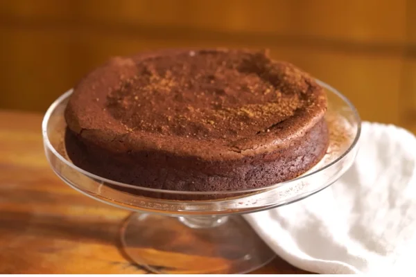 Bolo de chocolate bem molhado e com crostinha
