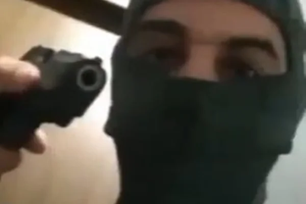 Bandidos se passam por mulheres de faccionados para extorquir homens