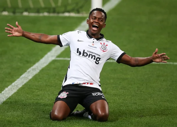 Fluminense anuncia contratação de Manoel e acerta com Cazares