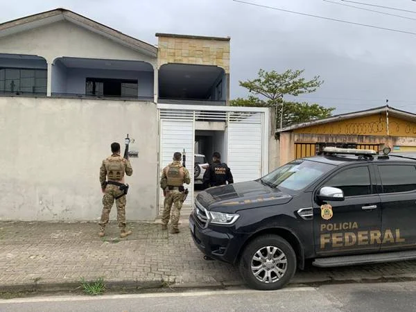 Polícia Federal faz operação contra tráfico de drogas