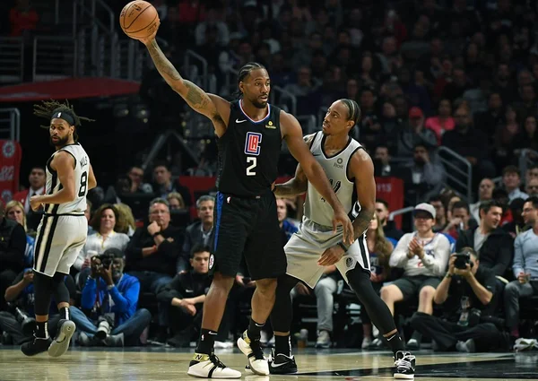 Kawhi Leonard brilha em retorno e Clippers derrotam Spurs na NBA