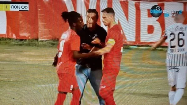 Presidente entra em campo, troca batedor e time perde pênalti; veja