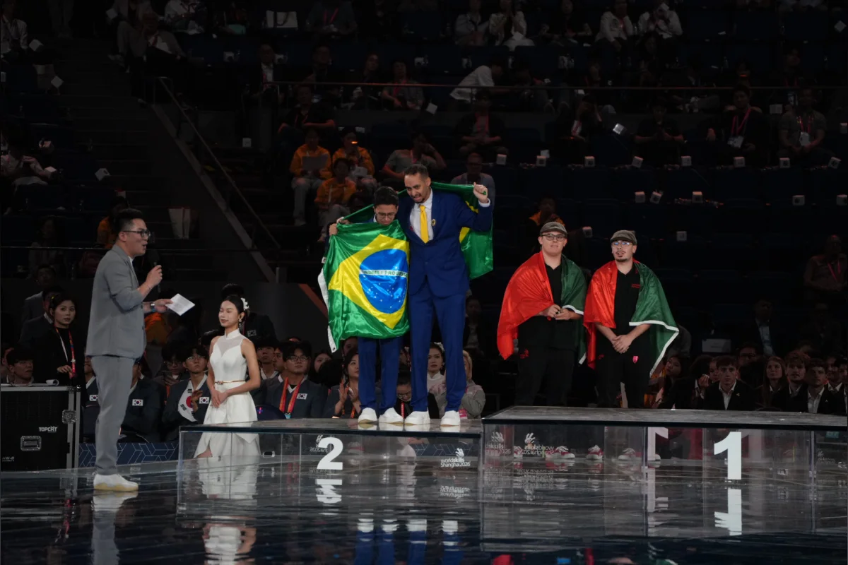 Brasil ficou em segundo lugar, atrás apenas da China, país-sede da competição Brasil ficou em segundo lugar, atrás apenas da China, país-sede da competição