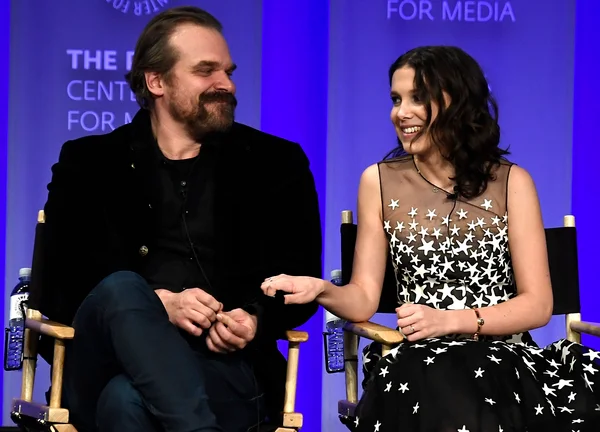 Millie Bobby Brown e David Harbour: caso tem reviravolta com revelação