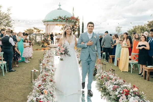Viviane e Gabriel Granjeiro reafirmam união no espaço Villa Giardini