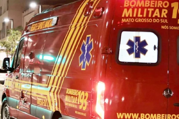 Imagem colorida de ambulância do Corpo de Bombeiros