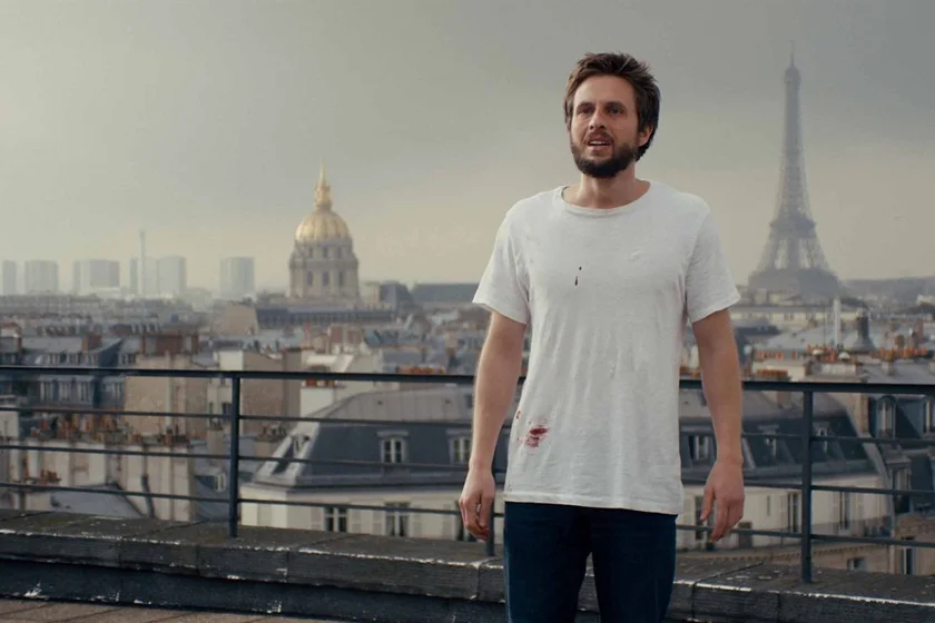 <strong>A Noite Devorou o Mundo:</strong> após uma noite de muita bebedeira, Sam (Anders Danielsen Lie) acorda sozinho em seu apartamento. Então, ele descobre um terrível acontecimento: a cidade de Paris foi tomada por zumbis. Rapidamente, o rapaz começa a desenvolver estratégias para conseguir se manter vivo mesmo sem a certeza se é o único sobrevivente. Assista ao <a href="https://www.youtube.com/watch?v=jsHRk6uvqis">trailer</a> <strong>A Noite Devorou o Mundo:</strong> após uma noite de muita bebedeira, Sam (Anders Danielsen Lie) acorda sozinho em seu apartamento. Então, ele descobre um terrível acontecimento: a cidade de Paris foi tomada por zumbis. Rapidamente, o rapaz começa a desenvolver estratégias para conseguir se manter vivo mesmo sem a certeza se é o único sobrevivente. Assista ao <a href="https://www.youtube.com/watch?v=jsHRk6uvqis">trailer</a>