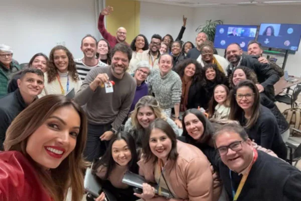 Equipe do Encontro posa com novo diretor após mudanças na Globo