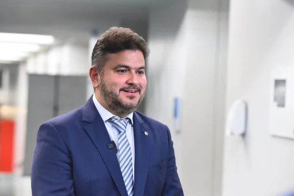 Quem é o corregedor que vai analisar punições a deputados por motim