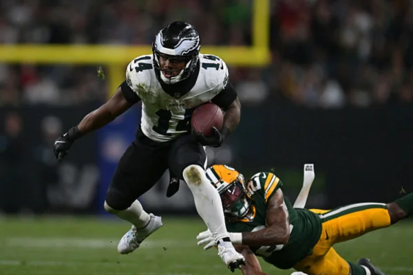 Imagem colorida de jogo da NFL no Brasil - Metrópoles
