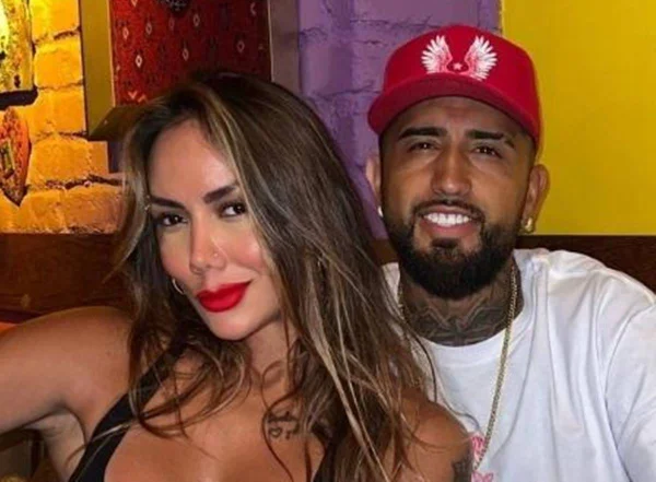 Arturo Vidal e a namorada Sonia Isaza - Metrópoles