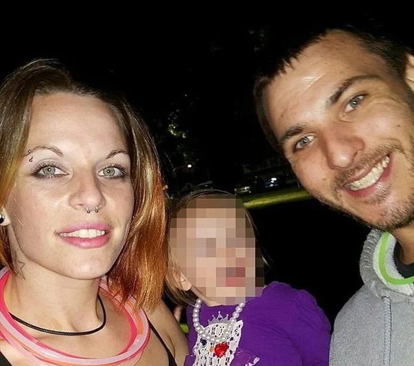 Madrasta tortura filho dando comida com laxante e pimenta