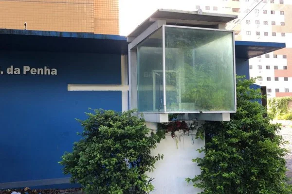 Fiéis denunciam desaparecimento de santa em avenida de João Pessoa