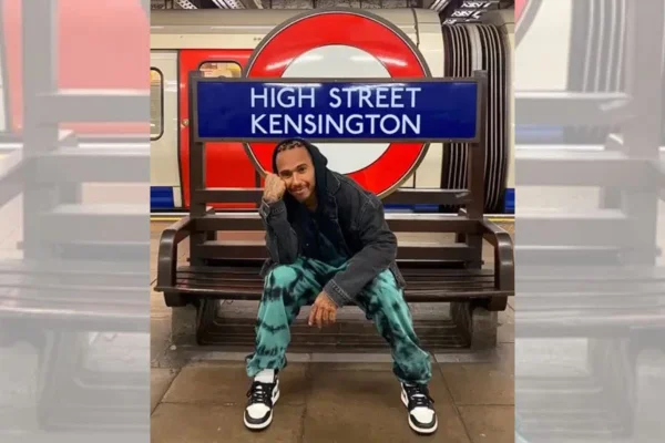 Lewis Hamilton no metrô