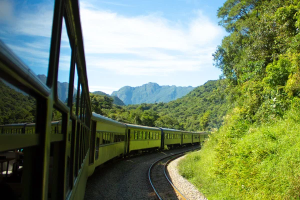 Conheça passeio de trem no Brasil eleito um dos mais bonitos do mundo