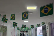 Onde não foi possível instalar TVs, as equipes de saúde disponibilizaram rádio para que os pacientes acompanhem os jogos Onde não foi possível instalar TVs, as equipes de saúde disponibilizaram rádio para que os pacientes acompanhem os jogos