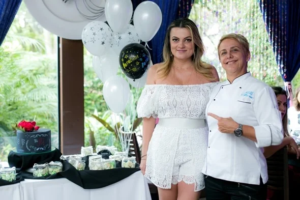 Empresária Juliana Barbosa celebra mais um ano de vida com feijoada