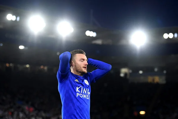 Leicester empaca no vice-lanterna e fica a 10 pontos do Liverpool