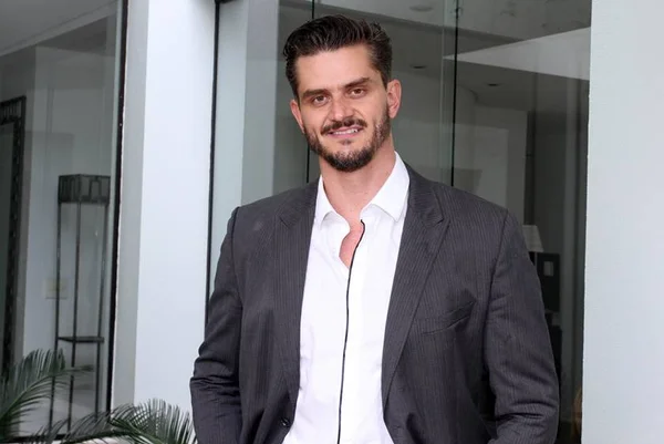 Marcos só fala de “BBB” e Emilly durante participação em “A Fazenda”