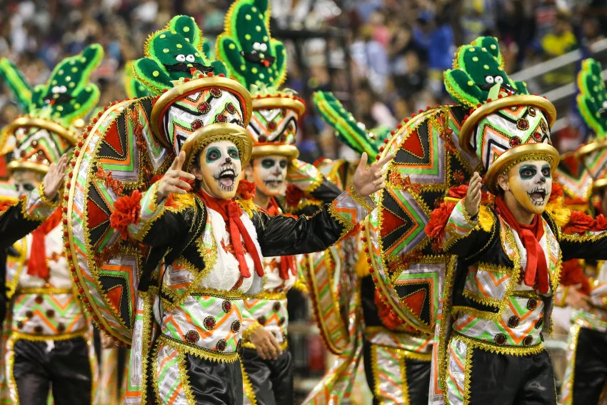 Veja imagens do desfile de sábado no Sambódromo do Anhembi, em São Paulo - imagem 14 Veja imagens do desfile de sábado no Sambódromo do Anhembi, em São Paulo - imagem 14
