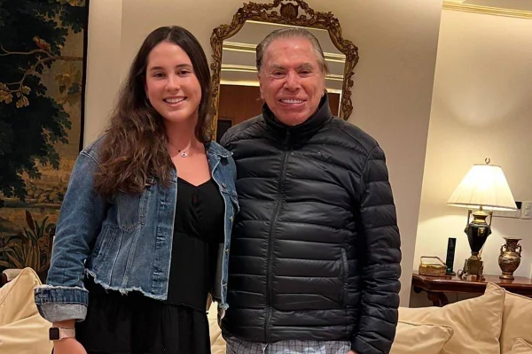 Amanda Abravanel e Silvio Santos em foto colorida - Metrópoles