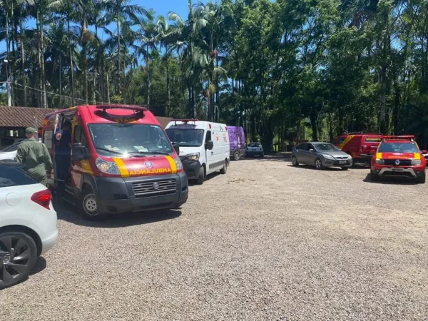 Acidente em buffet de pousada deixa duas crianças feridas no Litoral; uma é socorrida de helicóptero