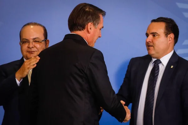 Bolsonaro empossa novo ministro e presidente dos Correios