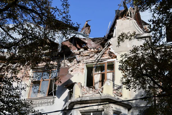 Casa bombardeada na Ucrânia