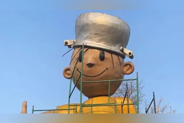 Estátua Menino Maluquinho