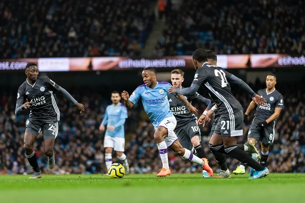 Manchester City bate Leicester e encosta na vice-liderança
