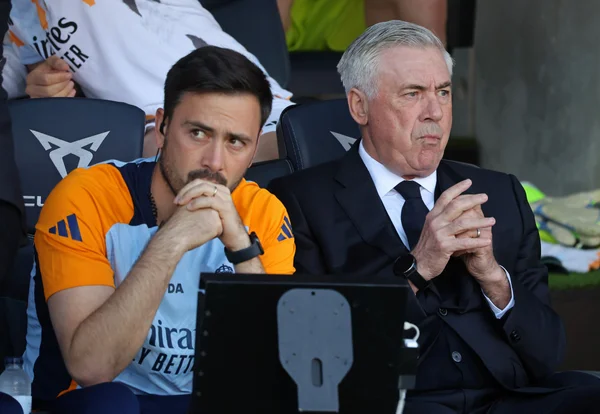 Foto colorida de Carlo Ancelotti e David Ancelotti - Metrópoles
