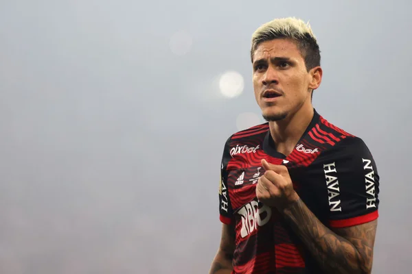Flamengo anuncia renovação com Pedro até dezembro de 2027