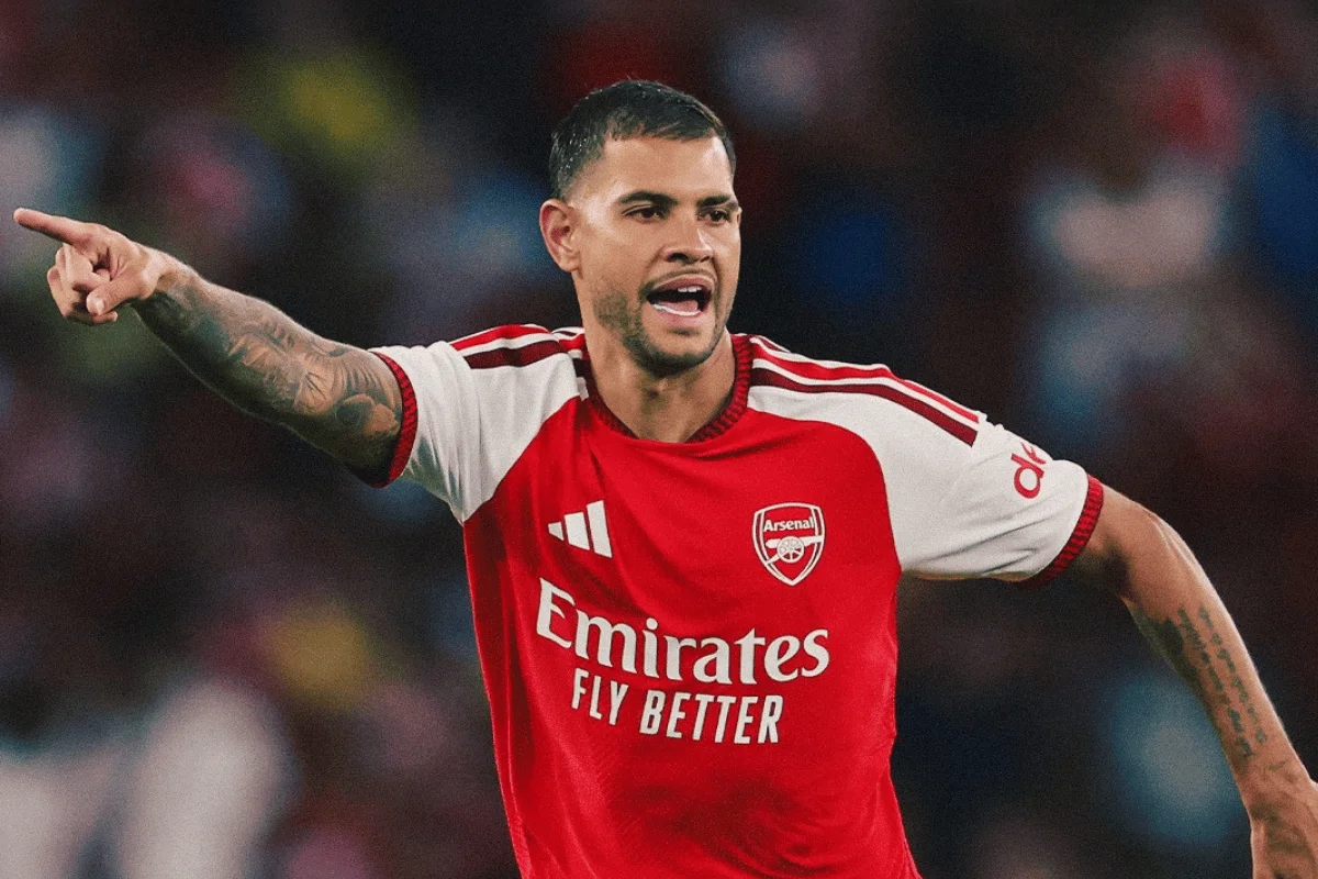 Bruno Guimarães com a camisa do Arsenal pela primeira vez Bruno Guimarães com a camisa do Arsenal pela primeira vez