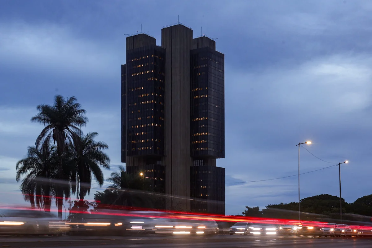 BC revisa inflação de 2026 para 4,6% e alerta para risco de estouro da meta