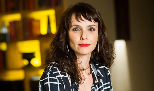 “A Força do Querer”: Irene atira em Elvira