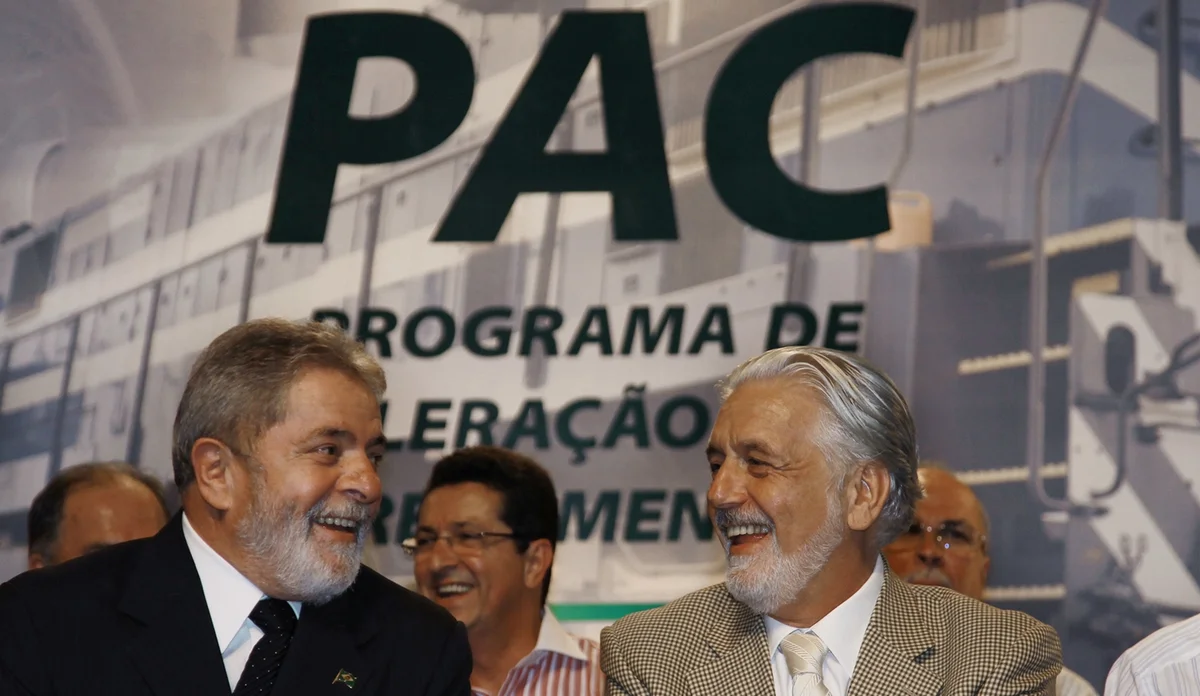 Presidente Lula e o líder do governo no Senado, Jaques Wagner, em agenda em Salvador em 2010 Presidente Lula e o líder do governo no Senado, Jaques Wagner, em agenda em Salvador em 2010