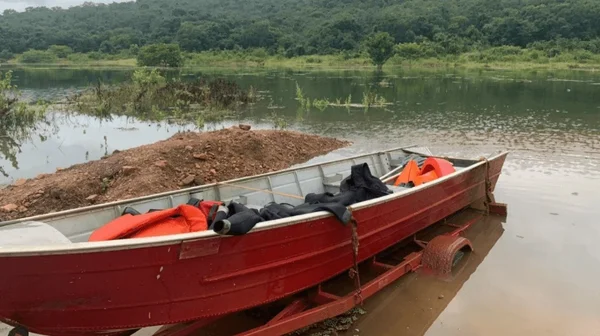 Vítima estava pescando em barco quando resolveu entrar na água