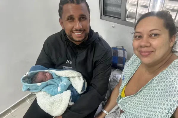 Maria Aparecida, mulher que deu à luz, João Benício e David Rosário, marido