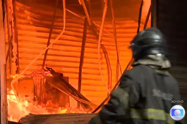 Incêndio atinge centro de compras no Brás - Metrópoles