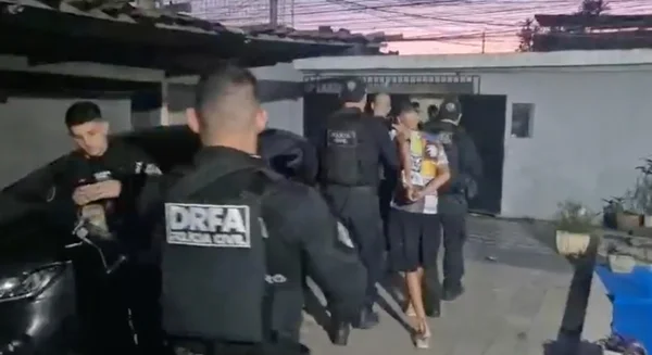 PCERJ prende bando que usava carros clonados para roubar farmácias