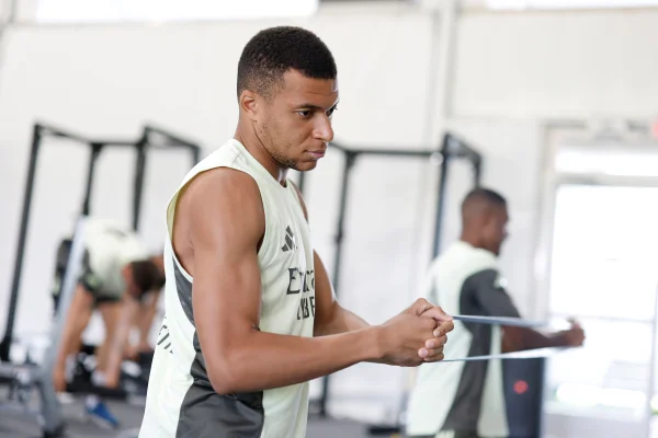 Foto colorida de Kylian Mbappé, do Real Madrid - Metrópoles