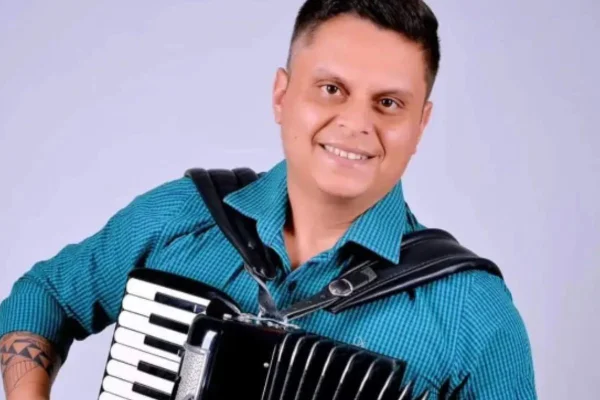 Morre, aos 40 anos, o filho do cantor Flávio José
