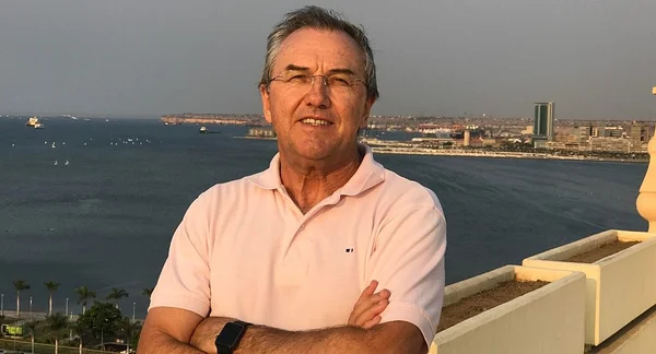 Escritor é atacado por defender desculpas de Portugal por escravidão