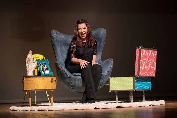Fernanda Souza encena Meu Passado Não Me Condena em Brasília