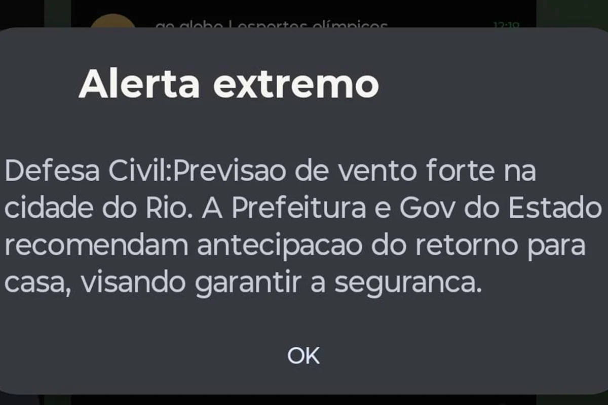 Photo: metropoles.com Ciclone-bomba no RJ: alerta extremo orienta voltar para casa mais cedo
